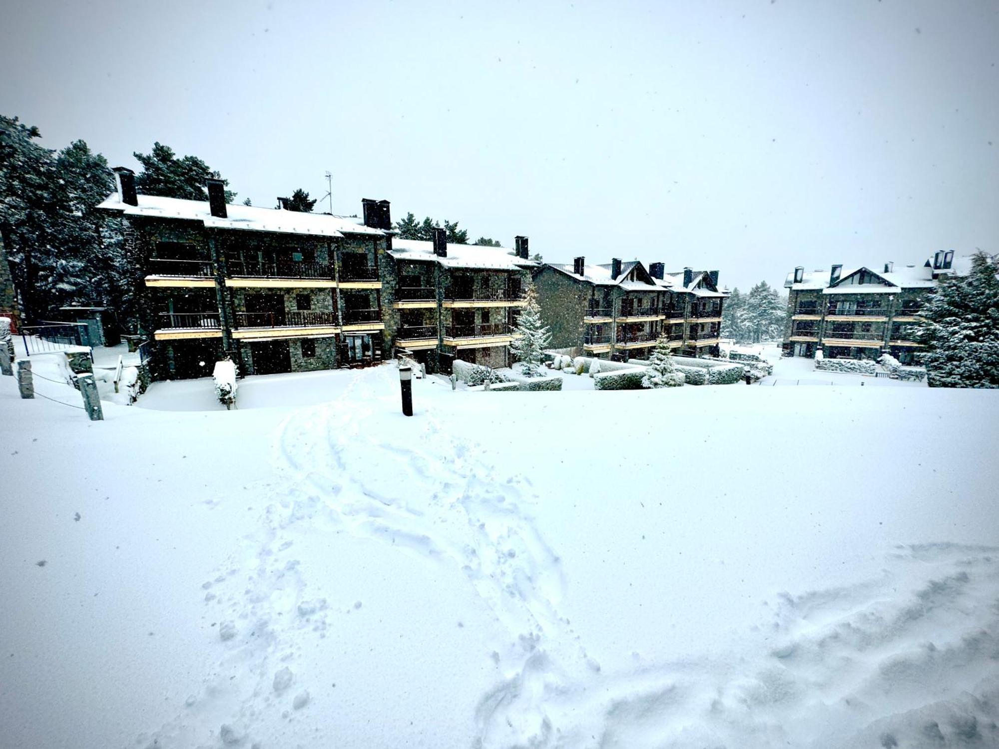 Atico Duplex A Pie De Pistas De Esqui Bed & Breakfast La Molina  Bagian luar foto