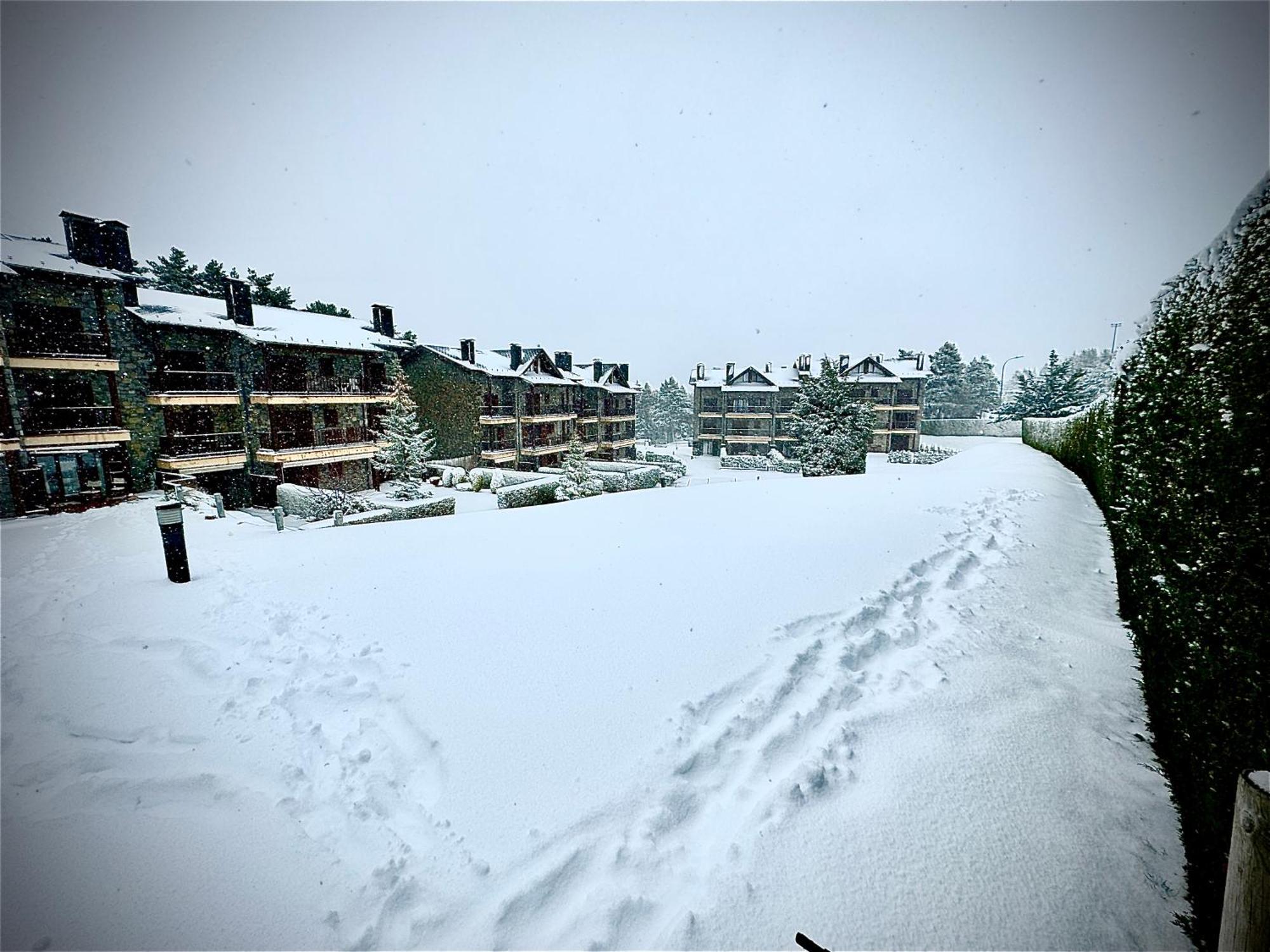 Atico Duplex A Pie De Pistas De Esqui Bed & Breakfast La Molina  Bagian luar foto