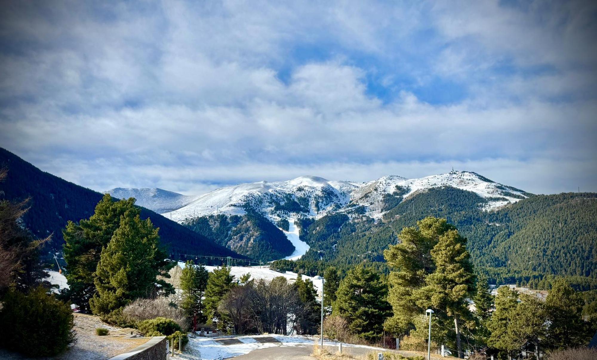 Atico Duplex A Pie De Pistas De Esqui Bed & Breakfast La Molina  Bagian luar foto